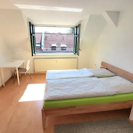 Apartment 2-zimmer-traumwohnung: Schick * Hell * Ruhig * Grosse Raeume * Zentrumsnah