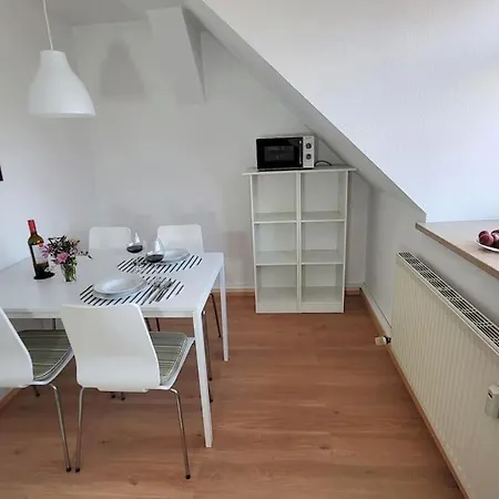 2-zimmer-traumwohnung: Schick * Hell * Ruhig * Grosse Raeume * Zentrumsnah * لبسيا